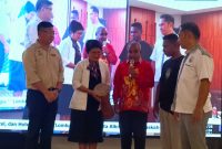 Pembukaan kegiatan lomba ditandai dengan penabuhan tifa