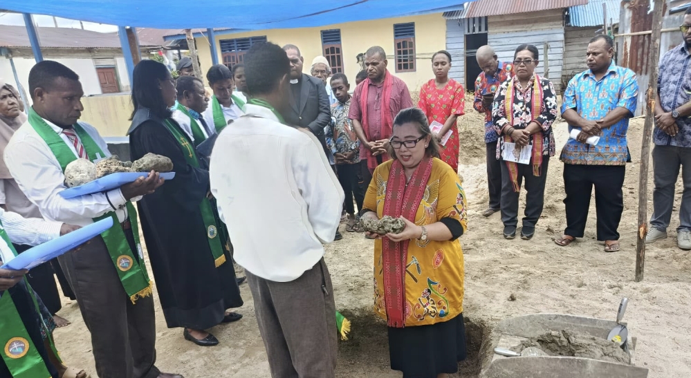 Prosesi penyambutan Anggota DPRD Provinsi Papua Barat Daya Nansy Prisillia Karundeng Fraksi Partai Golkar